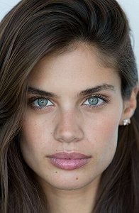 Сара Сампаю